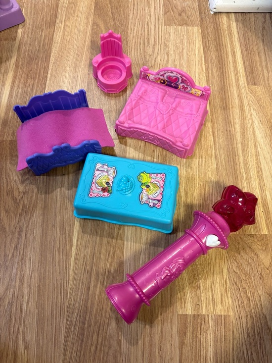 Fisher-Price Other - Disney little people princesse castle furniture with magic wand